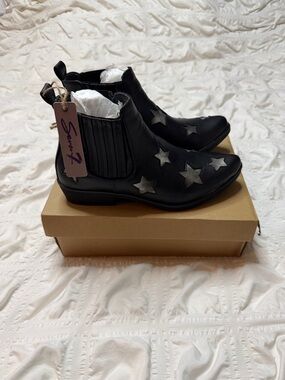 Seven7 Black Ankle Boots with Metallic Star Accents